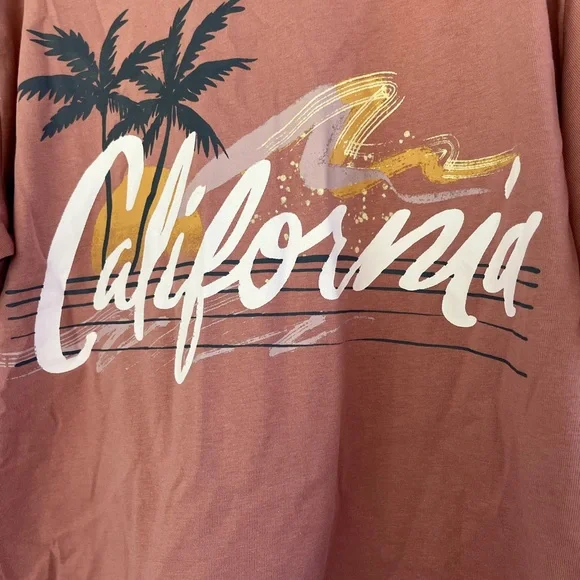 NWT California graphic tee 🖤 - Picture 5 of 5